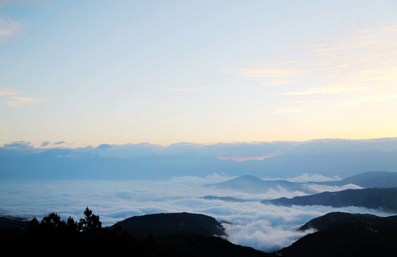 日出高山云海