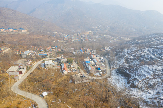 航拍雪后的济南柳埠长城岭12