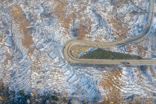 航拍雪后的济南柳埠长城岭21