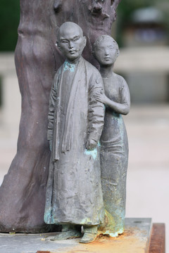 民国夫妻雕塑