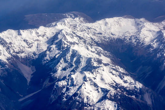 连绵雪山