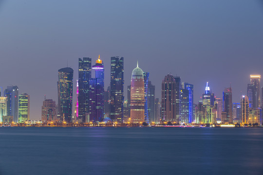 卡塔尔多哈城市天际线与夜景