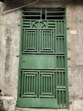 绿色铁门