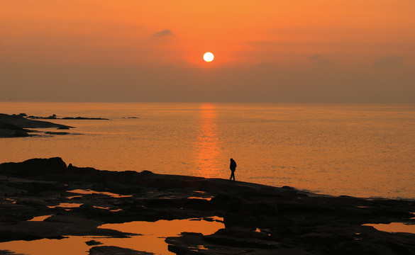 海边散步