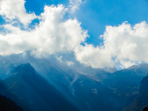 云雾高山