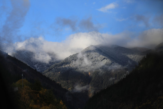 高原雪山