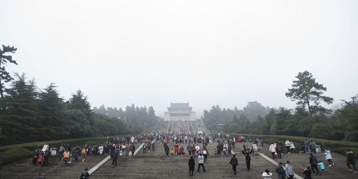 晨雾中的南京中山陵