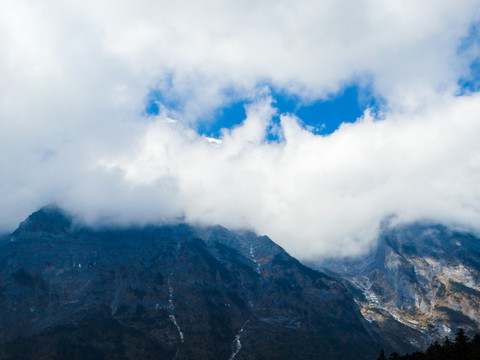 云雾高山