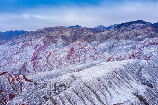 航拍雪山山峰