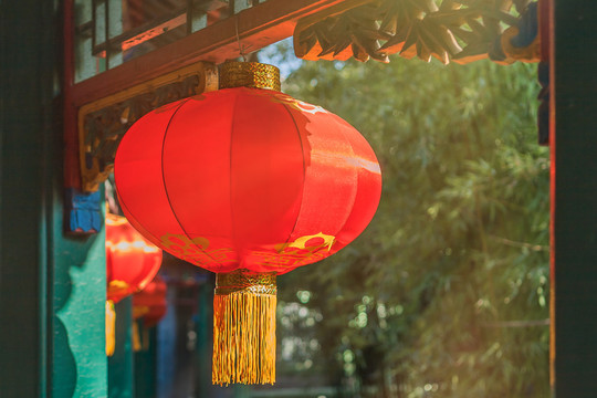 新年春节户外的喜庆红灯笼