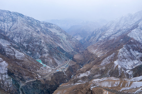 山谷雪景