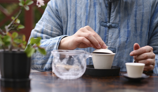 茶艺师泡茶