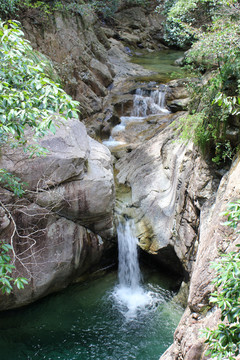 山间溪流