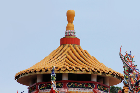 中国厦门土地庙屋顶上的闽南传统