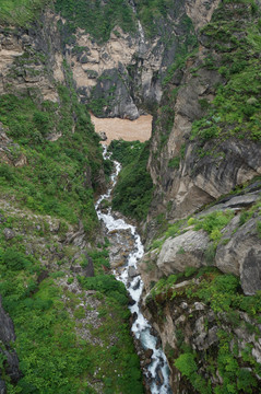 云南丽江虎跳峡风光