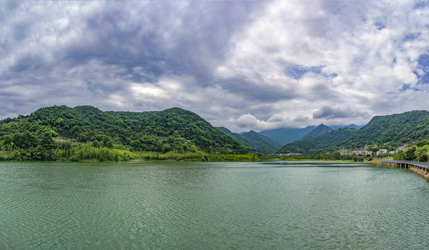 金华北山半山腰水库全景