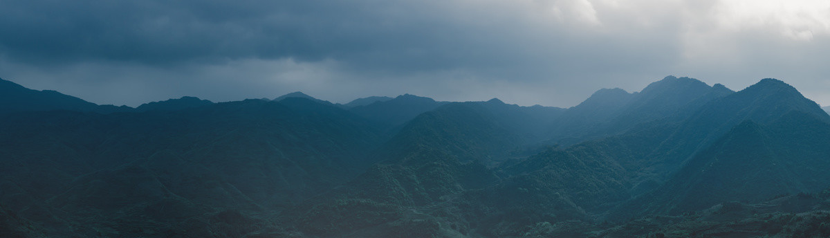 连绵山脉山谷