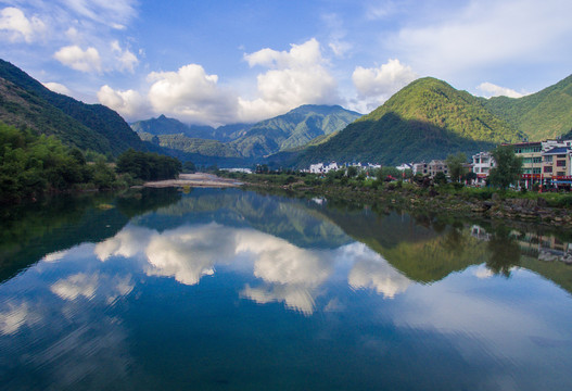 碧水蓝天