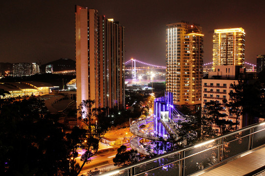 厦门山海步道的夜间风景