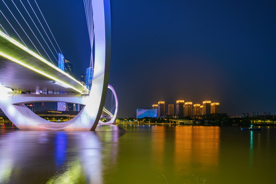 南京眼步行桥夜景