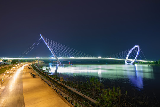 南京之眼步行桥夜景