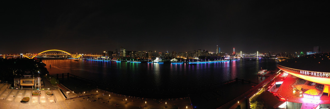 上海黄浦江夜景全景