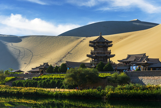 月牙泉鸣沙山