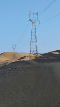 沙漠输电铁塔