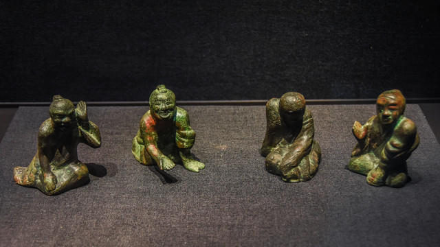 汉代铜博戏俑