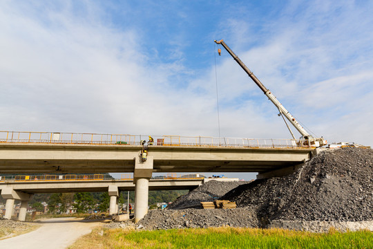 高速路建设工地