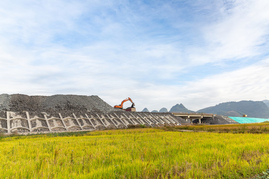 高速路建设工地