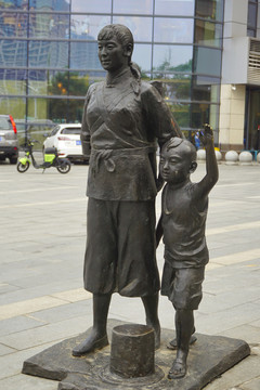旧时传统湖南妇女塑像