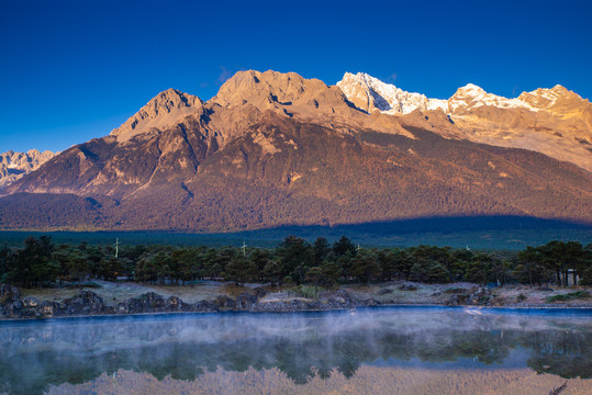 玉龙雪山玉麓湖