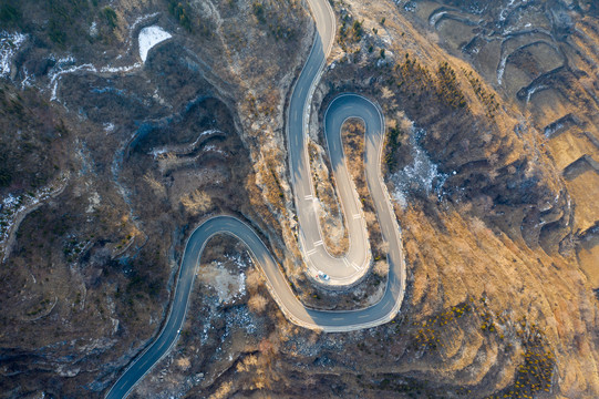 济南金刚纂村的盘山公路