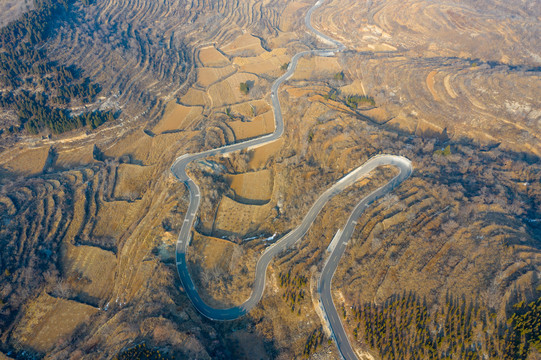 济南金刚纂村的盘山公路