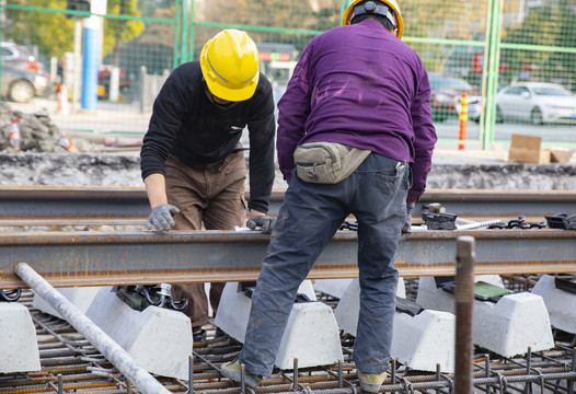 轻轨建设者