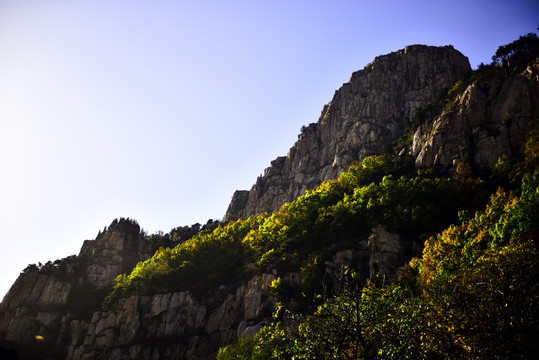 雄伟山峰