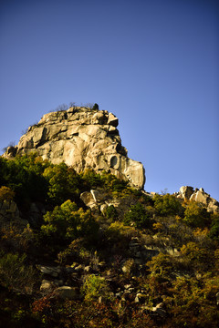 雄伟山峰