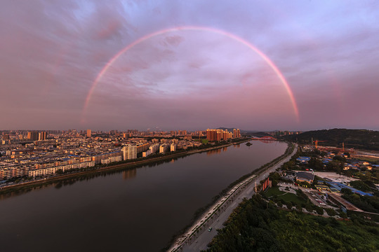 城市河流彩虹