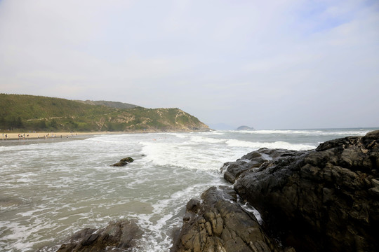 黑排角海岸岩石