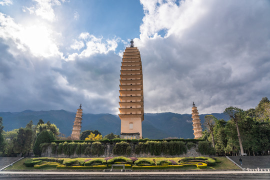 云南大理三塔的建筑风景