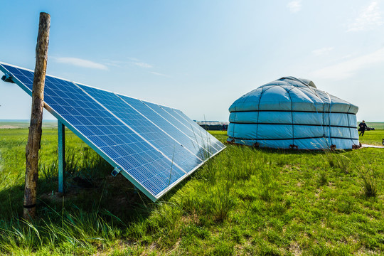 草原蒙古包太阳能电池板