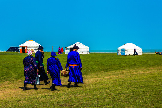 草原蒙古包蒙古族服饰
