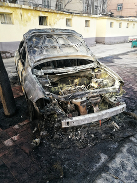 烧毁的汽车