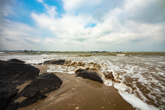 海滩海浪