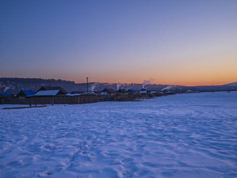 漠河北红村