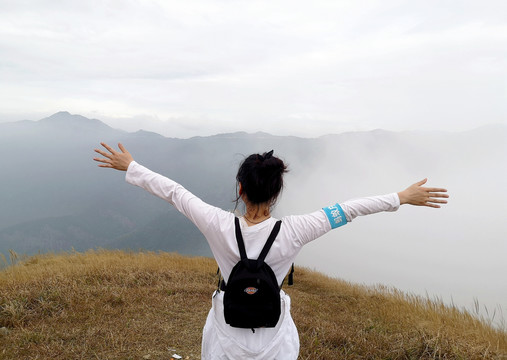 女户外登山者