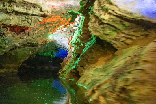 水花石洞海南省著名的溶洞景点