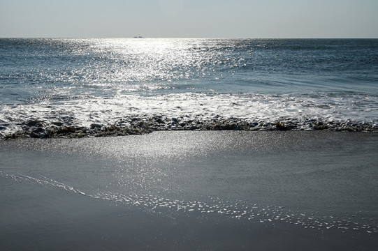 烈日海浪