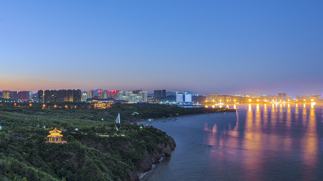 海滨城市夜景